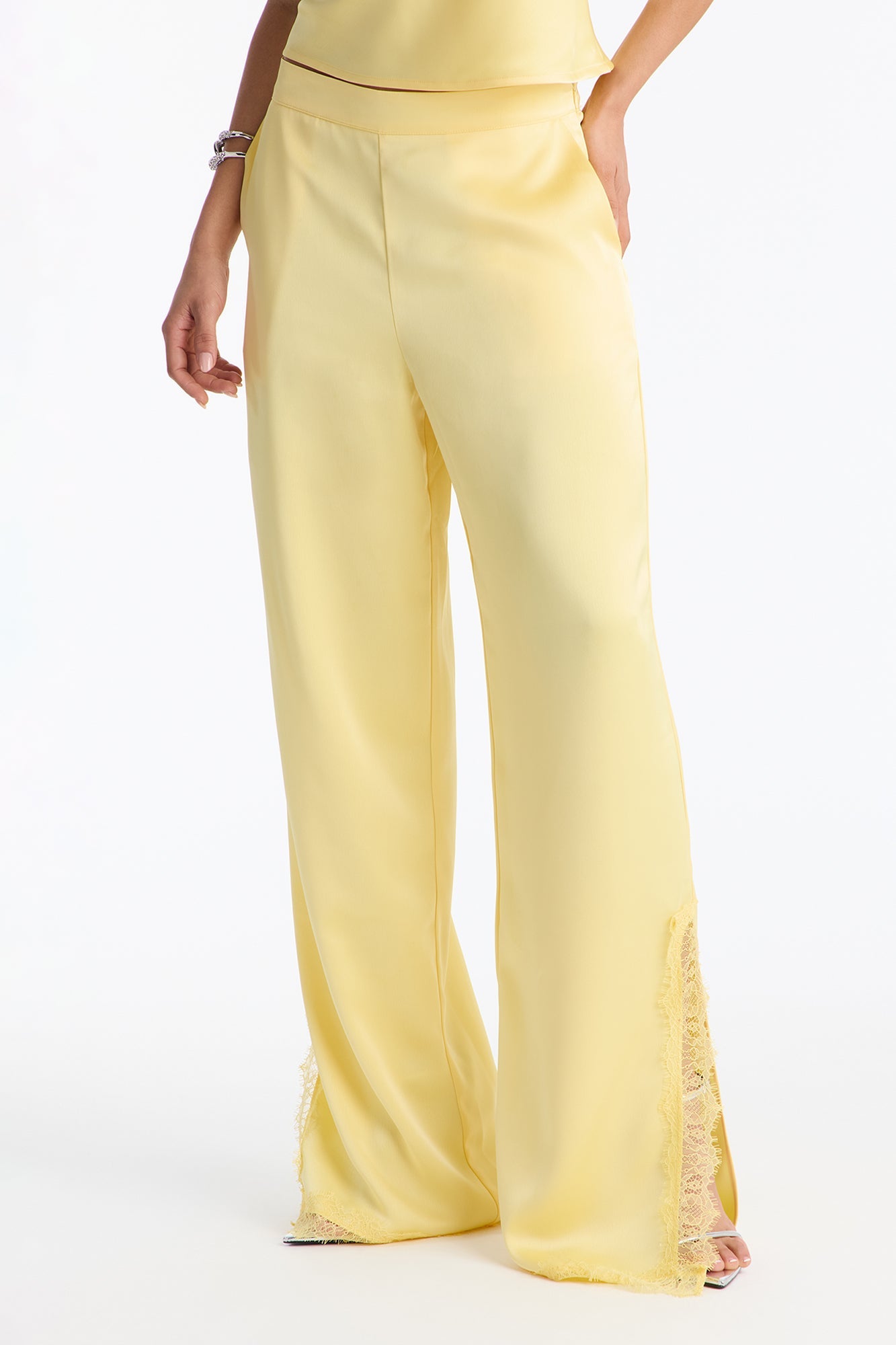 Conjunto de pantalones con ribete de encaje satinado - Amarillo
