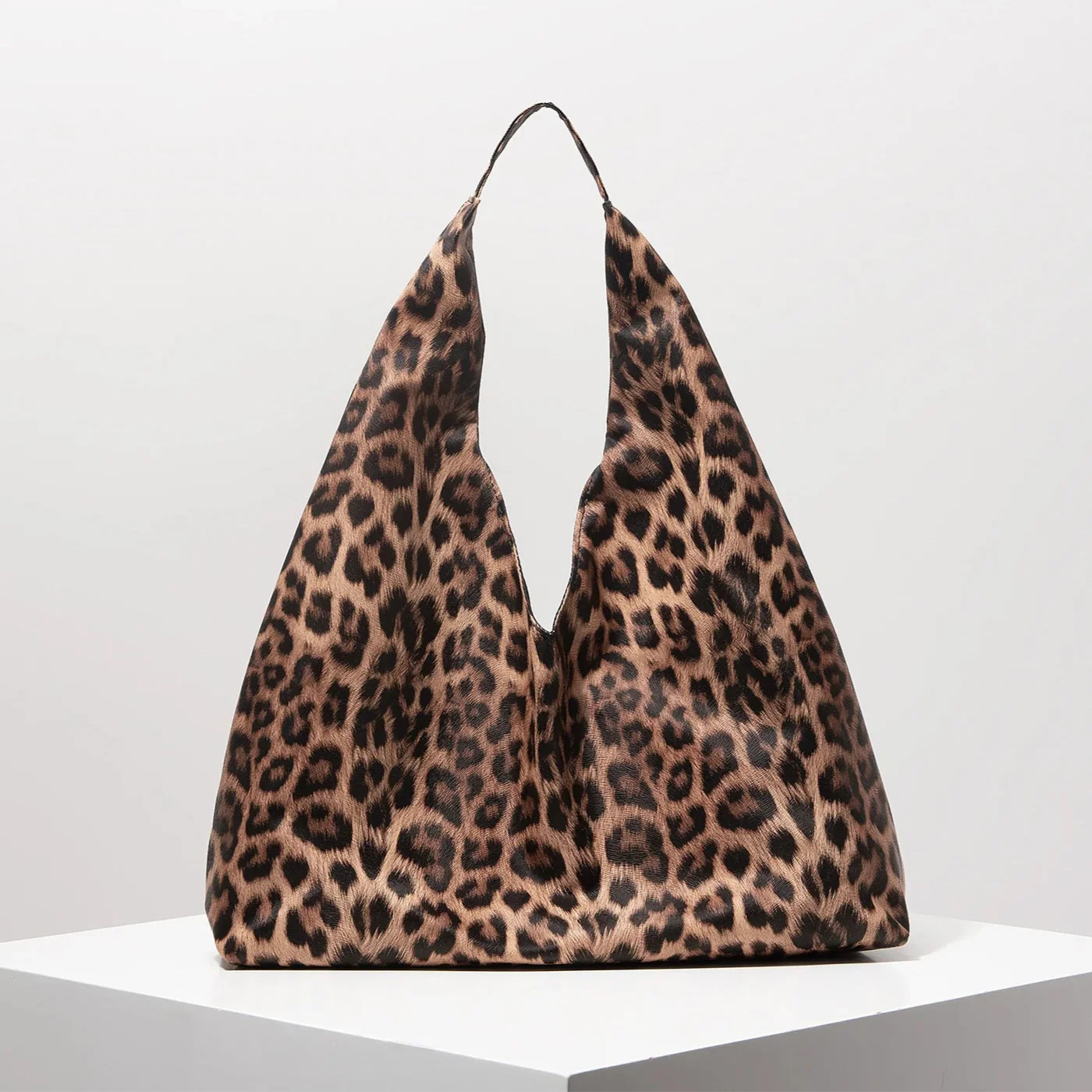 Bolso tejido de cuero